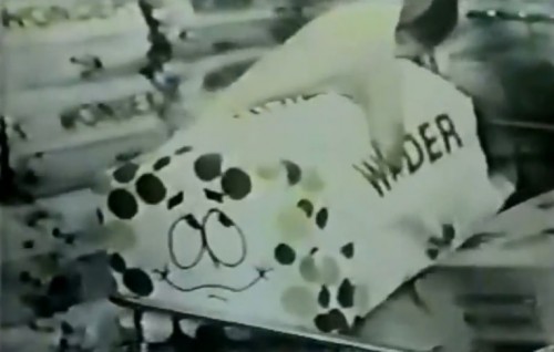 Please don't squeeze the Wonder Bread! (Wonder Bread commercial, 1974)