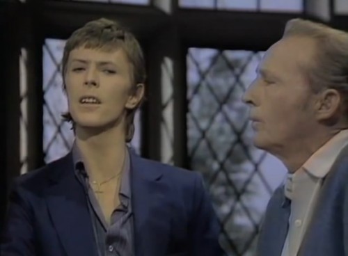 Thin, White Christmas...pah rump-a-pum-pum. (David Bowie & Bing Crosby, 1977)