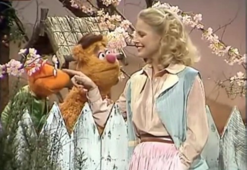 Cheryl Ladd sings like an angel. Hah! Dya'getit?