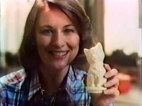 It's not just a delightful-smelling air freshener...it's also a kitty! (Wizard commercial, 1979)