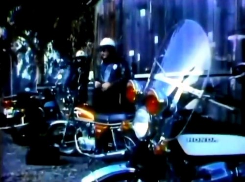 Cops & robbers action with the Honda 360. (1975)